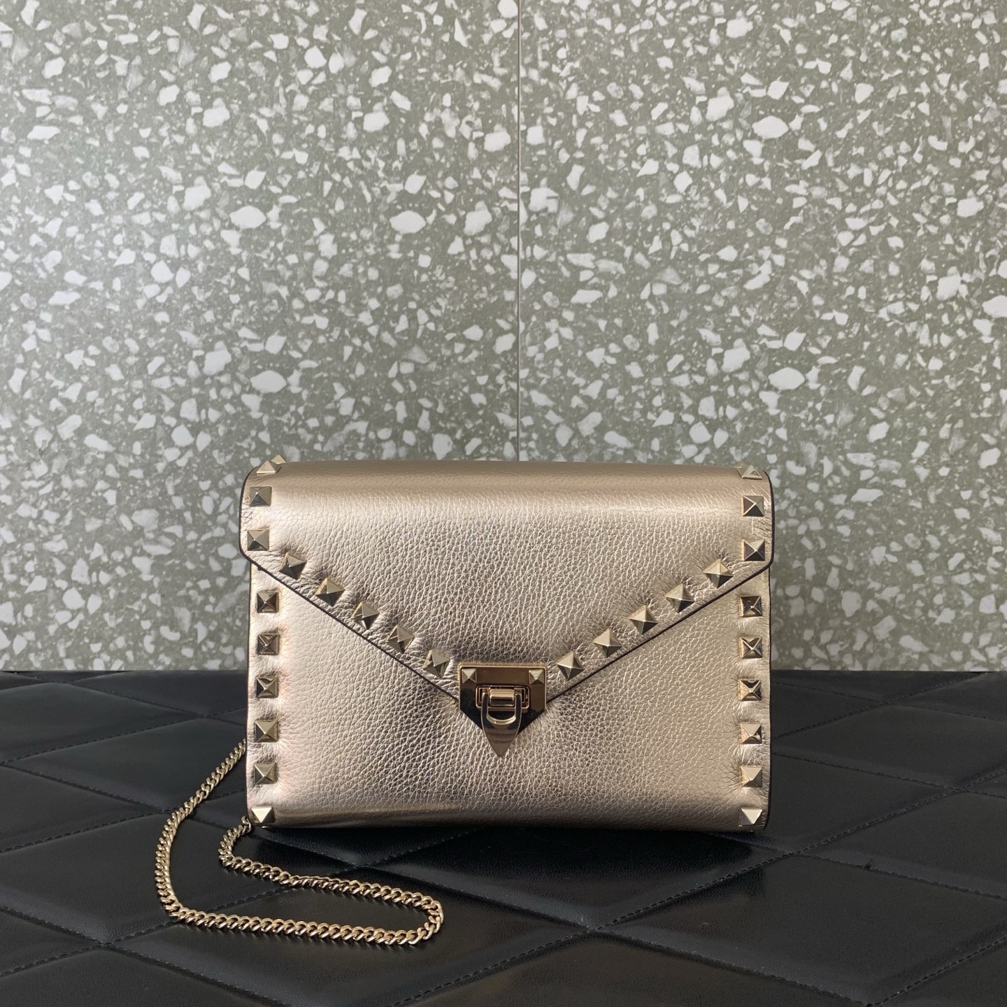 valentino garavani rockstud leather chain bag