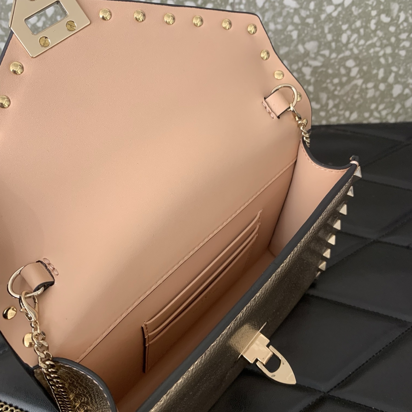 valentino garavani rockstud leather chain bag