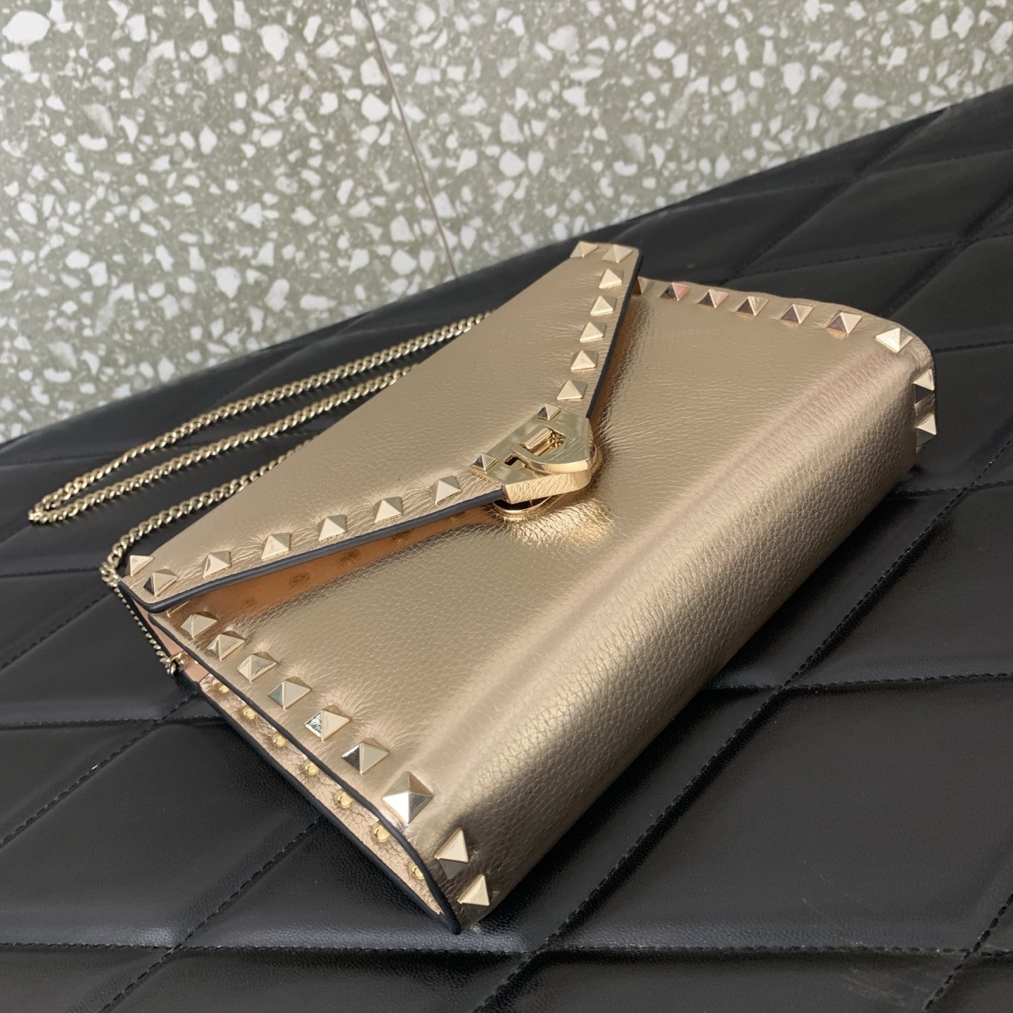 valentino garavani rockstud leather chain bag