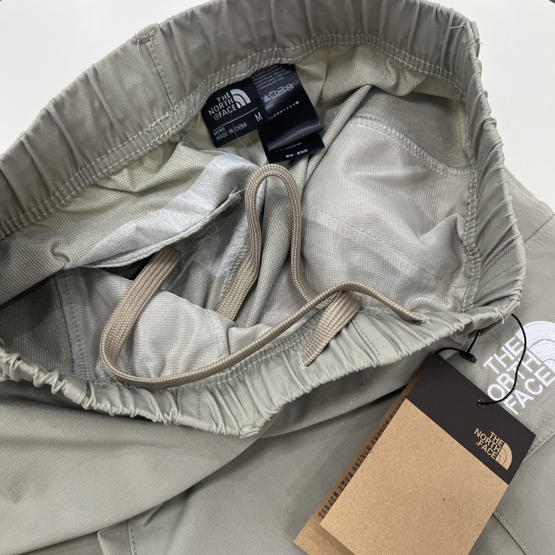Fall 2024 TNF Multi-Porter Pants: Functional and Stylish in Black/Green/Quasi - 图片 9