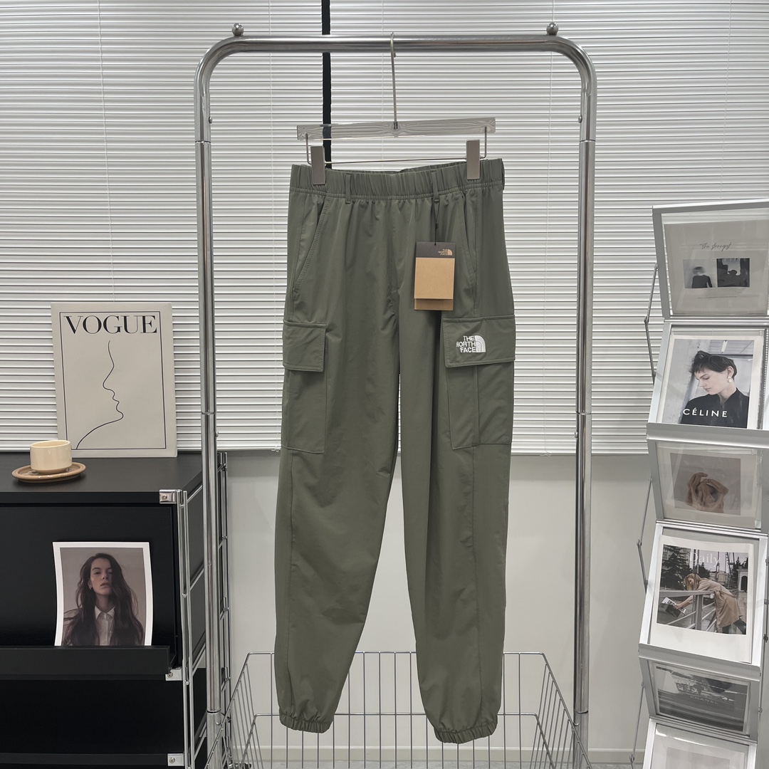 Fall 2024 TNF Multi-Porter Pants: Functional and Stylish in Black/Green/Quasi - 图片 3
