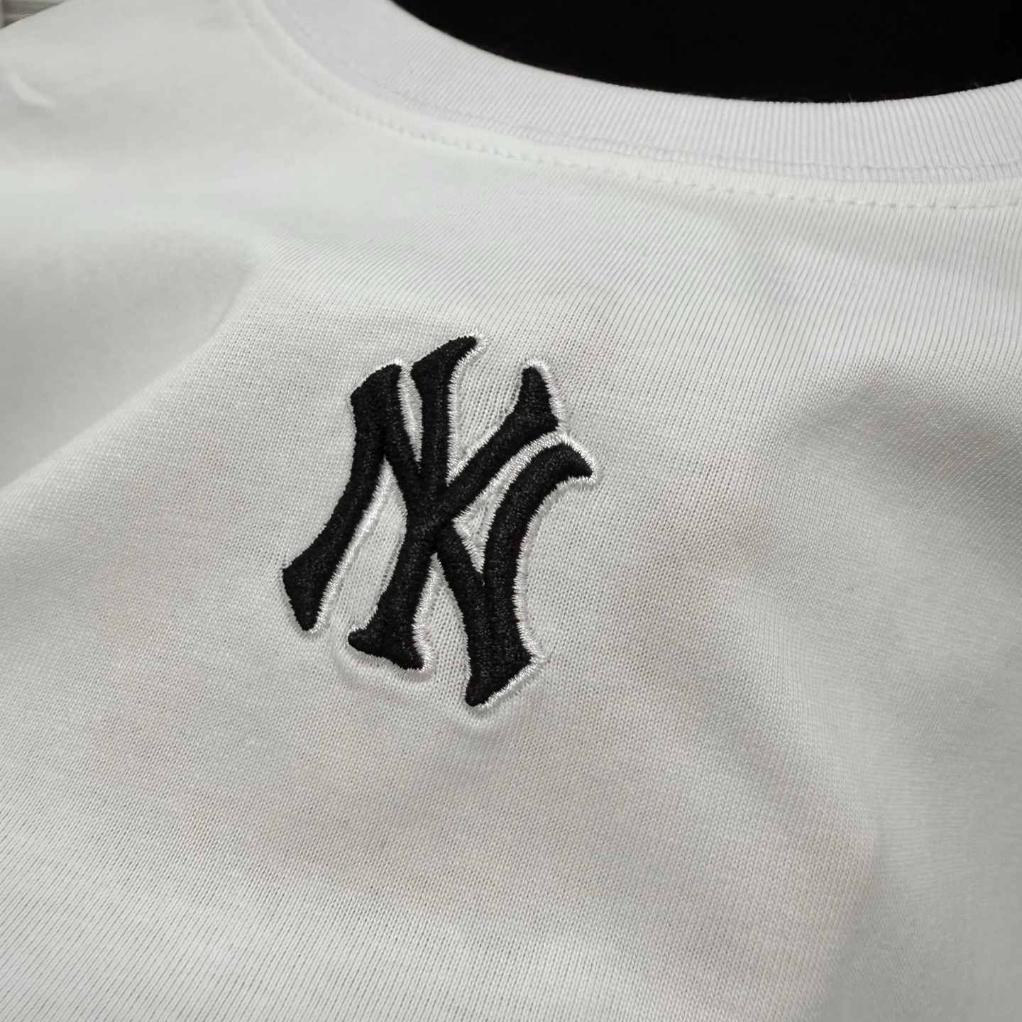 供货价:50💰『MLB刺绣篇』短版女款短袖,热销推选,原包装➕原吊牌 ✅情‮款侣‬小logo纯色短裤‬太时髦了‮休！‬闲、慵懒、舒适‮怎，‬么穿搭都‮看好‬！

✅25春季新‮小款‬标刺绣‮袖短‬，纯色短T常‮树青‬，穿个十‮也年‬不过时的
