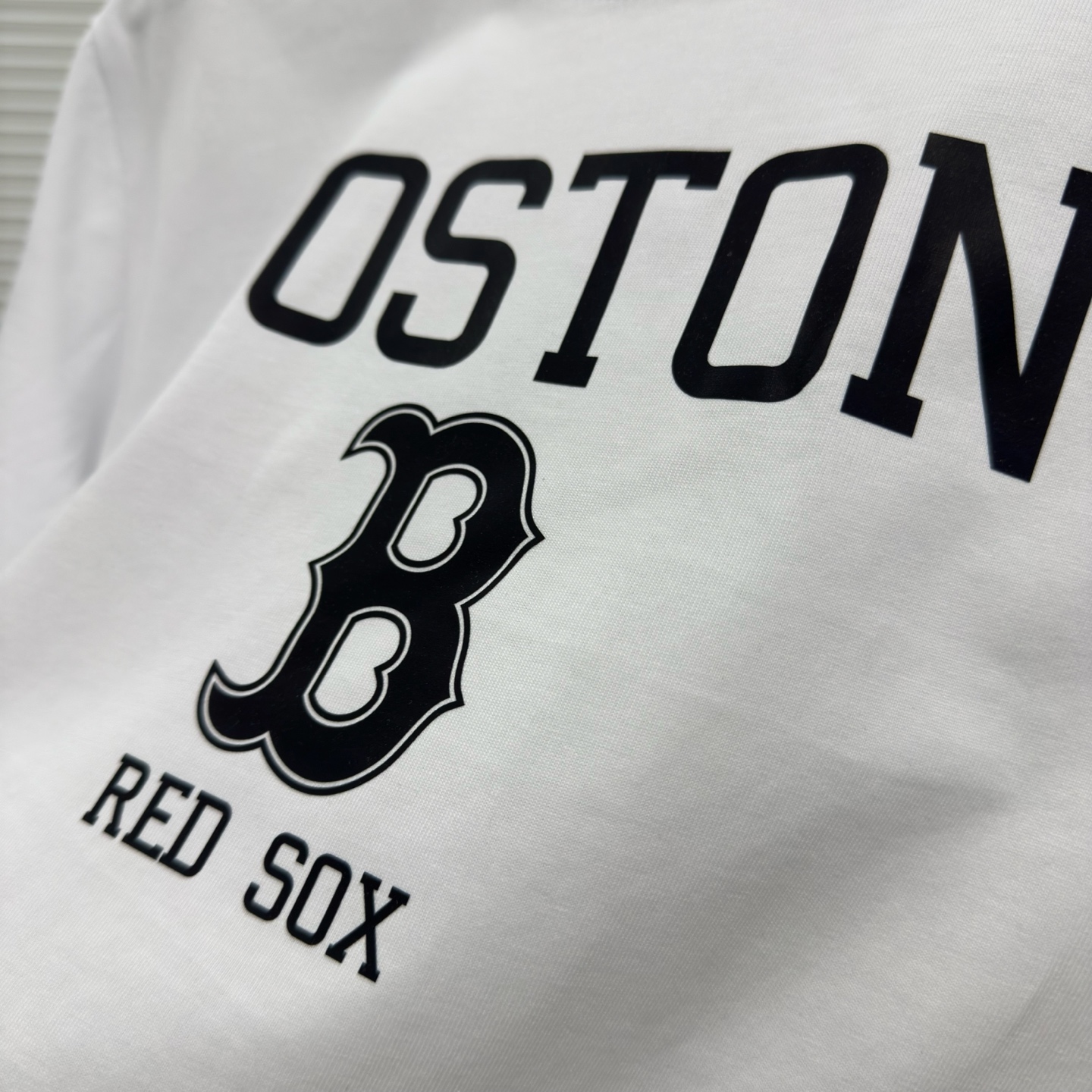 供货价:50💰『MLB刺绣篇』短版女款短袖,热销推选,原包装➕原吊牌 mlb美式字母印花短袖印花情侣款，定制定染宽松舒适，时髦的直很接的一款！ 印花干净漂亮好看，夏季穿搭，一件舒适有颜的值T恤！减龄必备单品！轻松打造夏日潮酷感，上身轻松拿捏，分分钟成为出街的焦点，⚠️ins/小红书 推爆的一款高人气，强烈推荐入手，上身效果超级好看，不挑人不挑身材随意百搭，男生女生都可以冲，搭配情侣装效果更佳。
