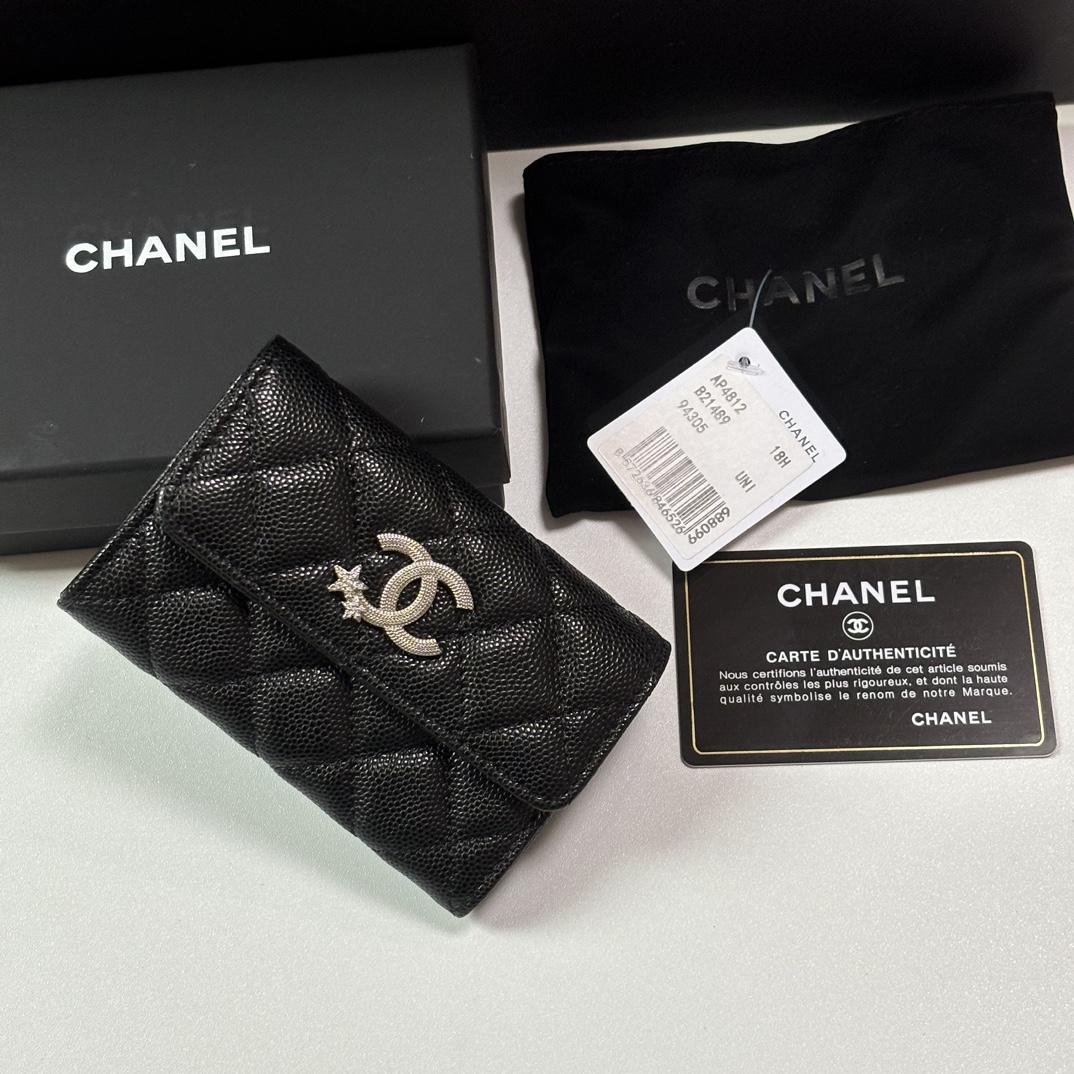 Chanel 新品升级版盖头卡包 搭配新款luogo