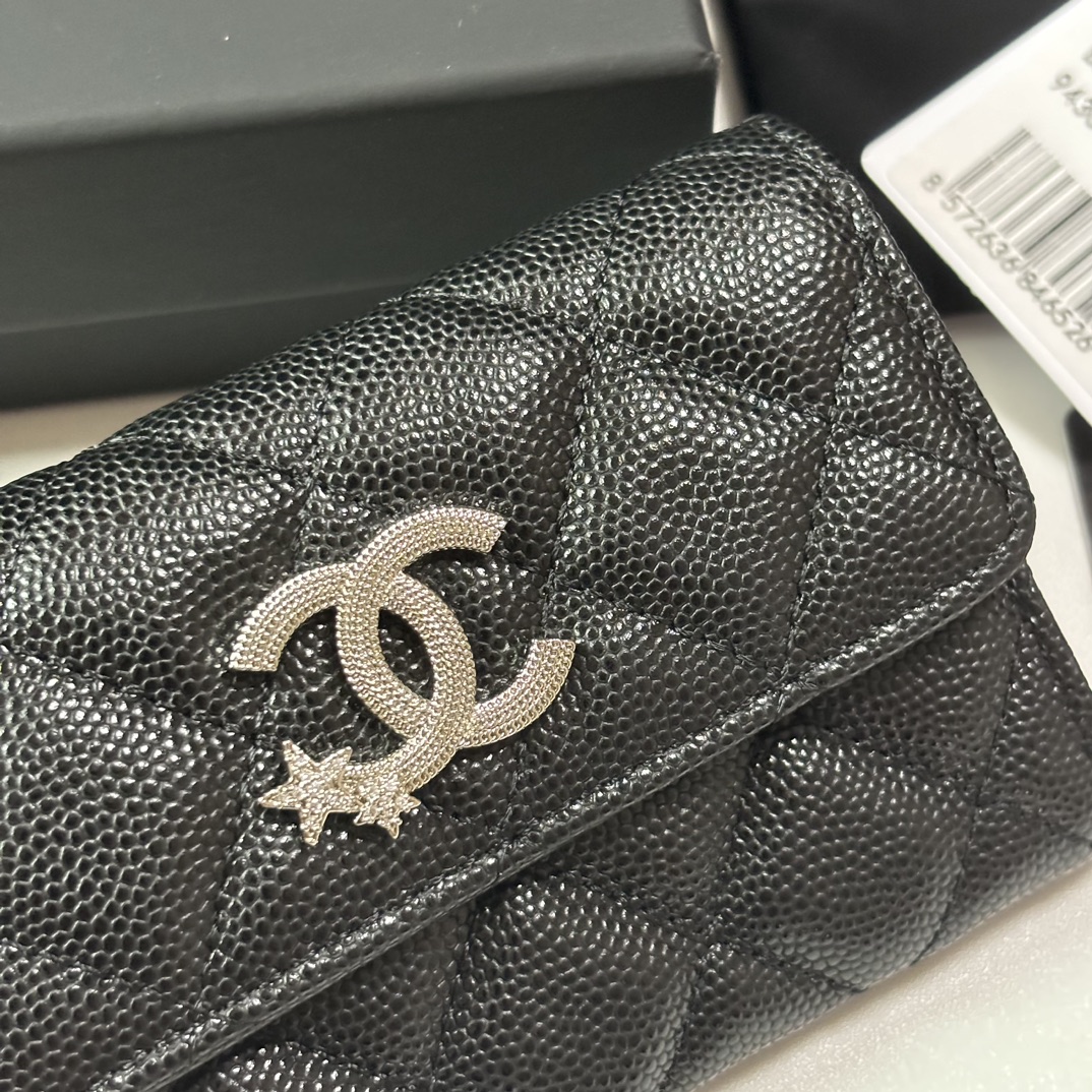 Chanel 新品升级版盖头卡包 搭配新款luogo