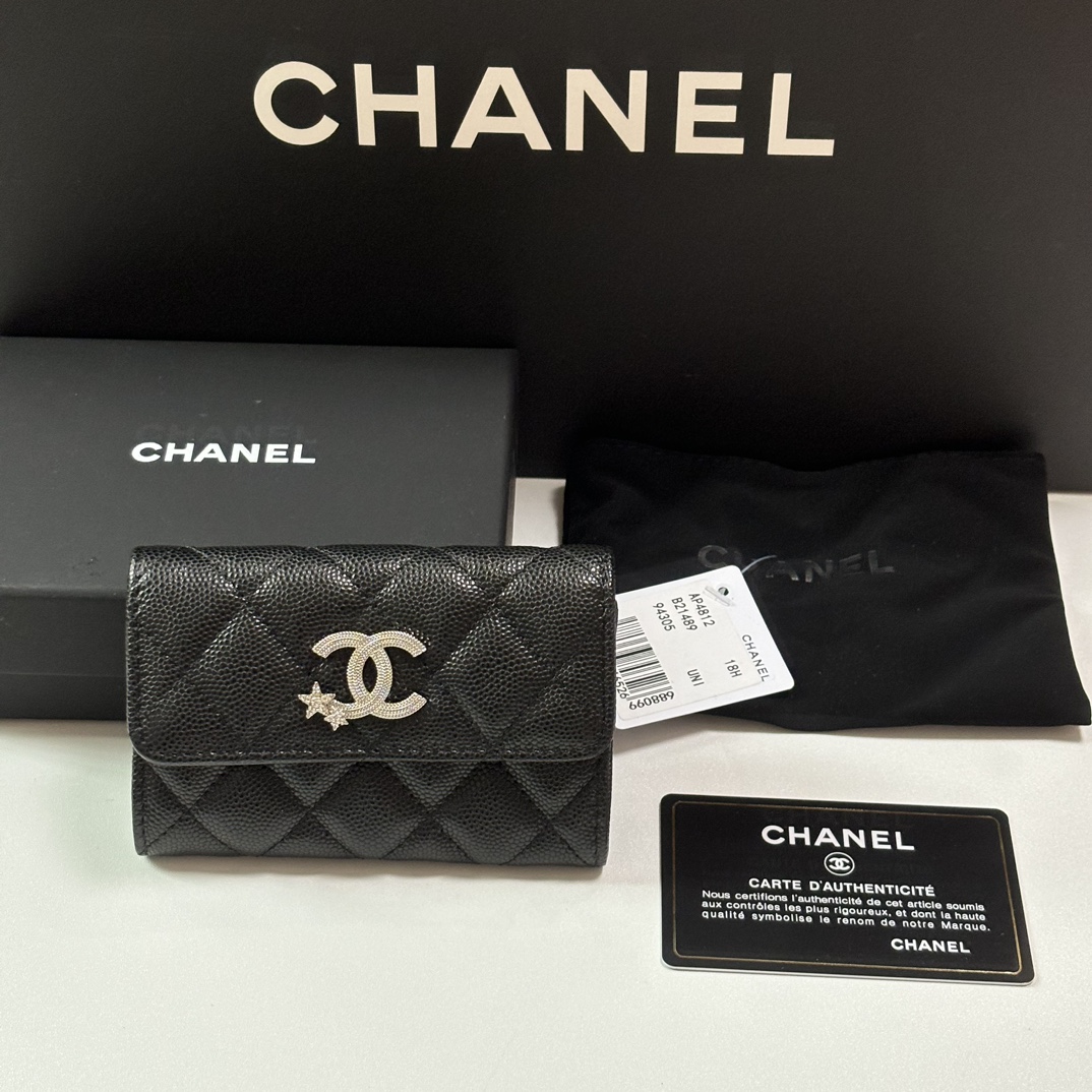 Chanel 新品升级版盖头卡包 搭配新款luogo