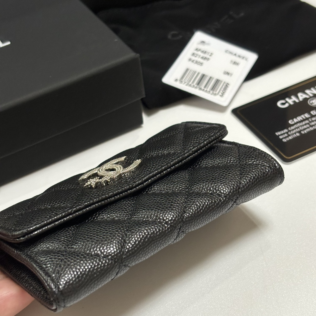 Chanel 新品升级版盖头卡包 搭配新款luogo