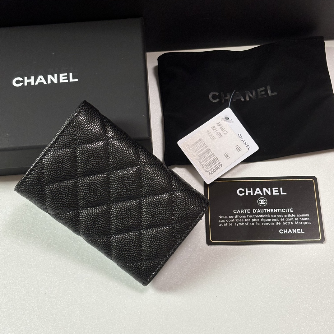 Chanel 新品升级版盖头卡包 搭配新款luogo