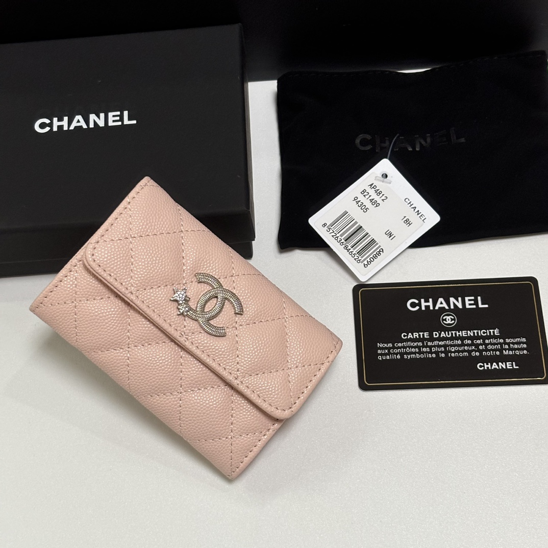 Chanel 新品升级版盖头卡包 搭配新款luogo