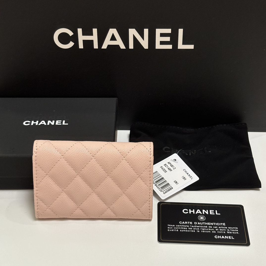Chanel 新品升级版盖头卡包 搭配新款luogo