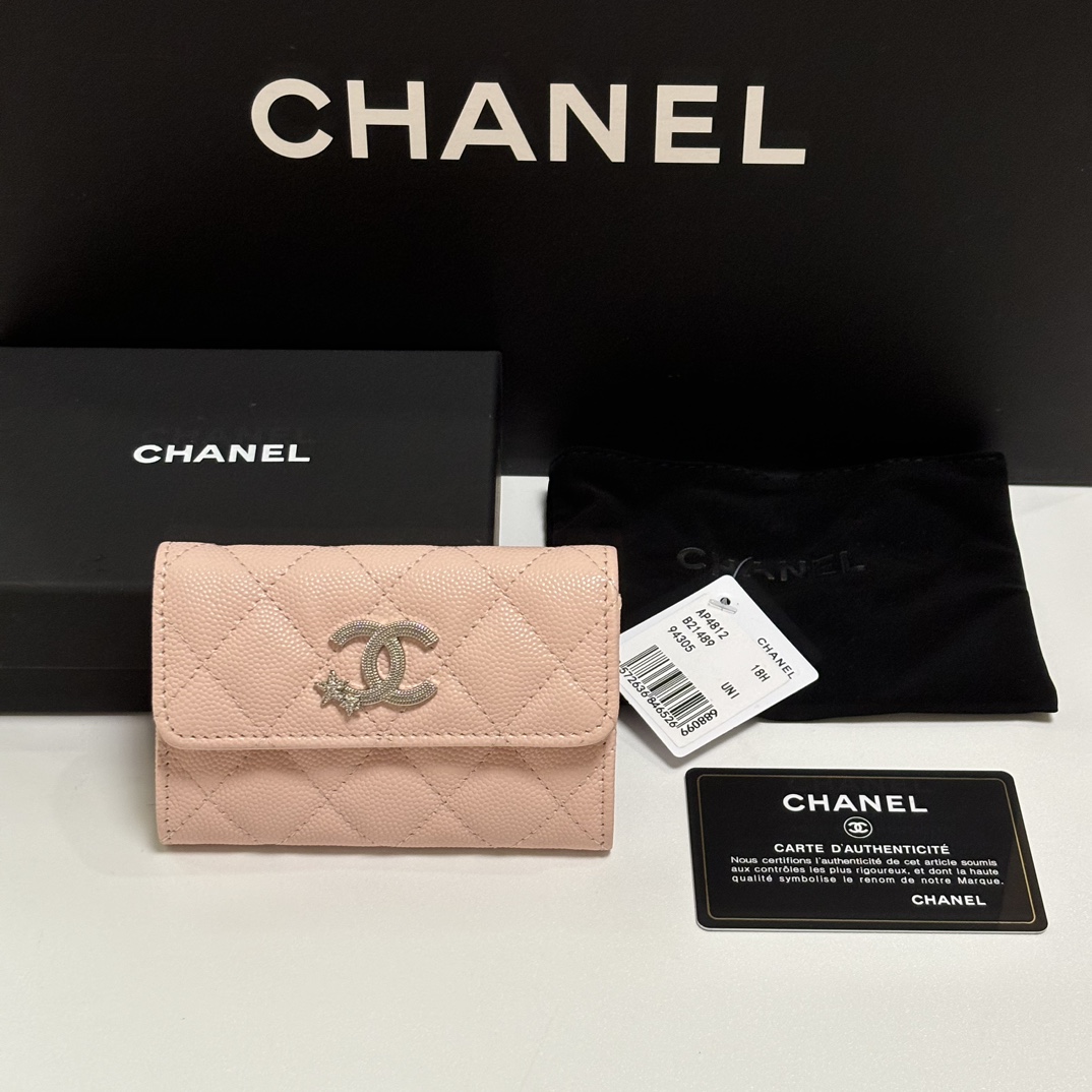 Chanel 新品升级版盖头卡包 搭配新款luogo