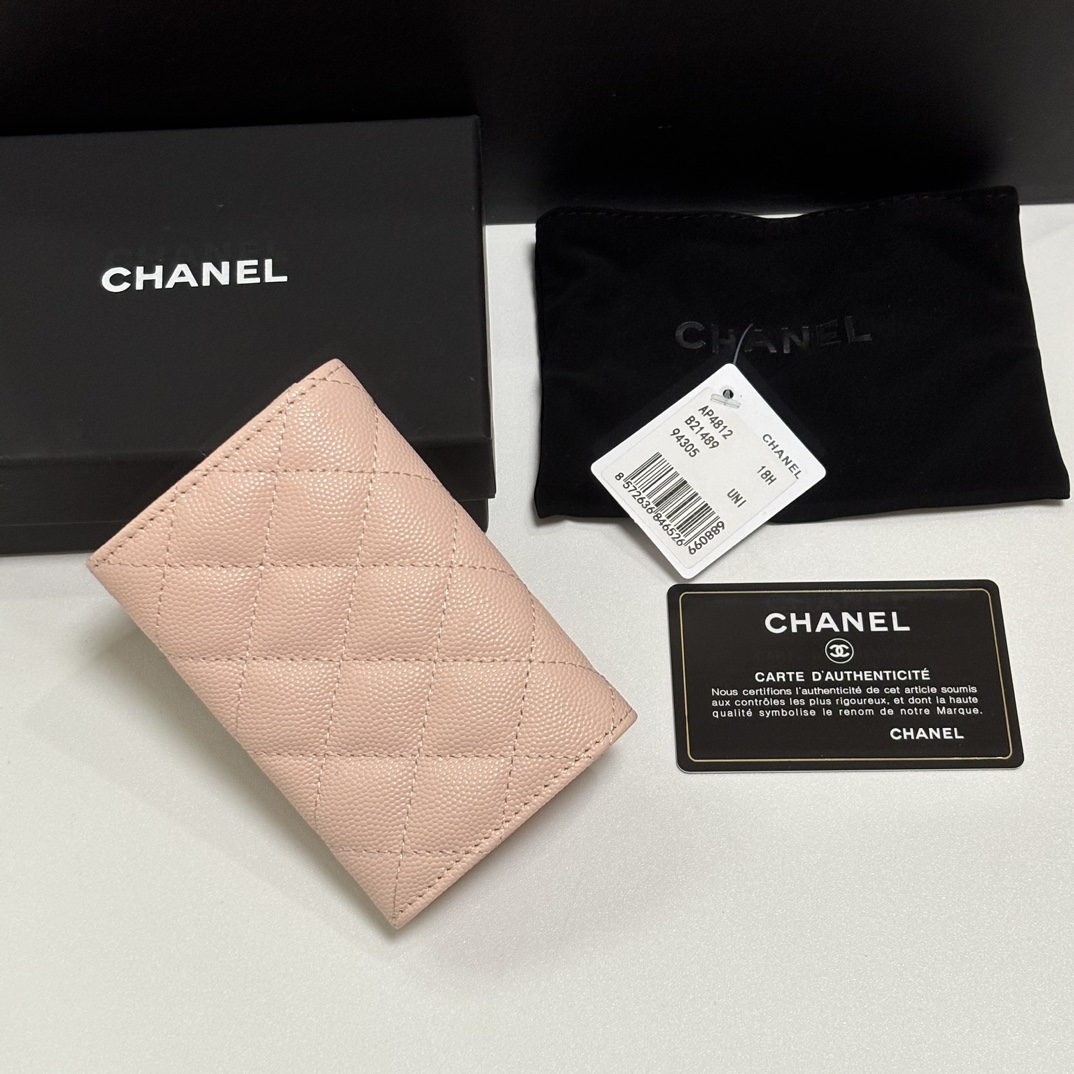 Chanel 新品升级版盖头卡包 搭配新款luogo