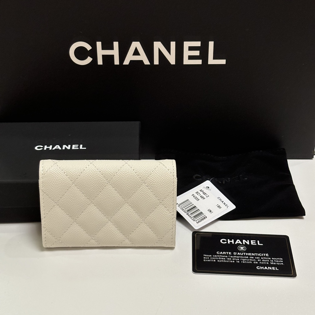 Chanel 新品升级版盖头卡包 搭配新款luogo