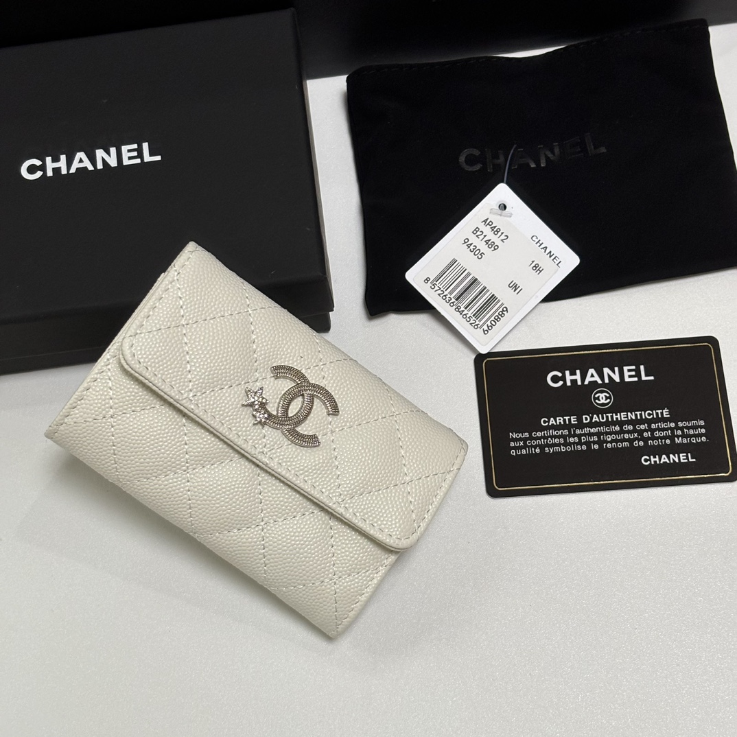 Chanel 新品升级版盖头卡包 搭配新款luogo