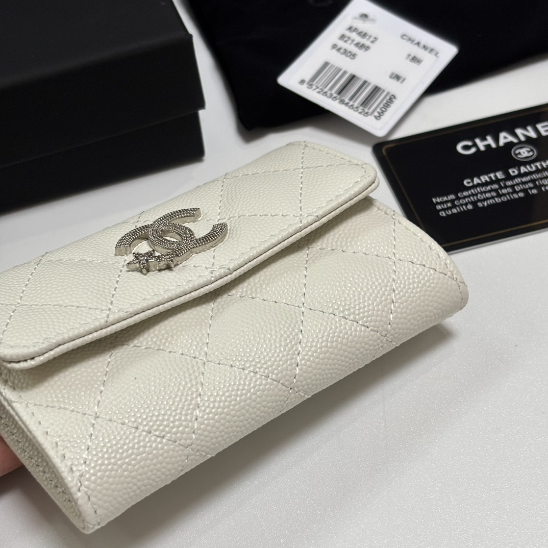Chanel 新品升级版盖头卡包 搭配新款luogo