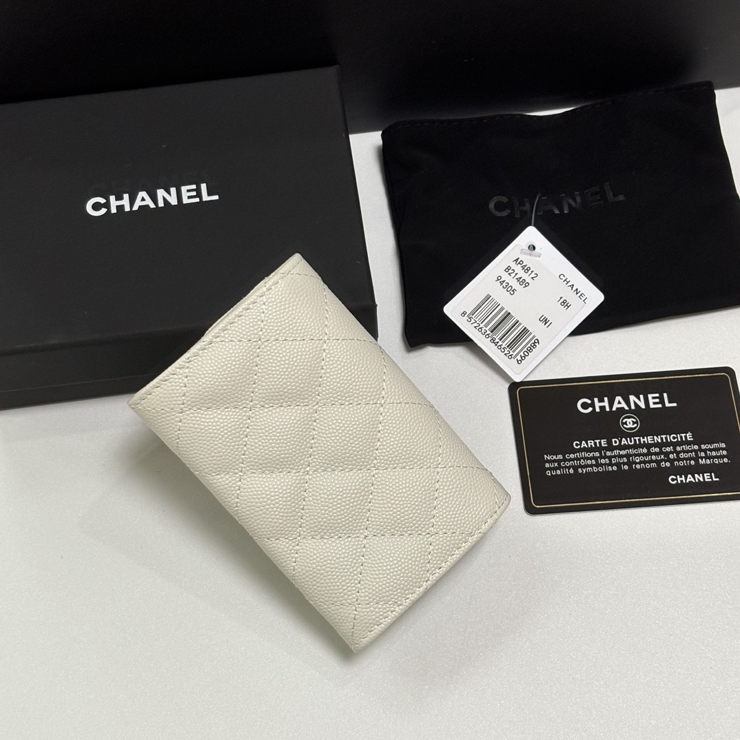 Chanel 新品升级版盖头卡包 搭配新款luogo