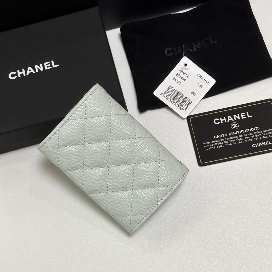 Chanel 新品升级版盖头卡包 搭配新款luogo