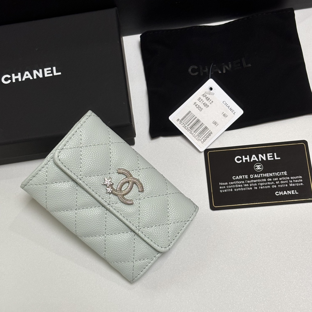 Chanel 新品升级版盖头卡包 搭配新款luogo