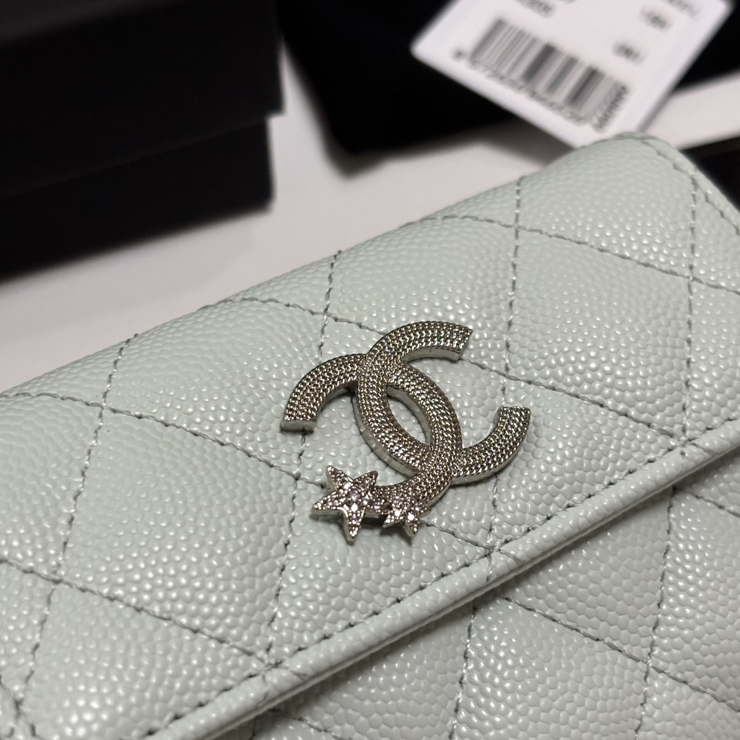 Chanel 新品升级版盖头卡包 搭配新款luogo