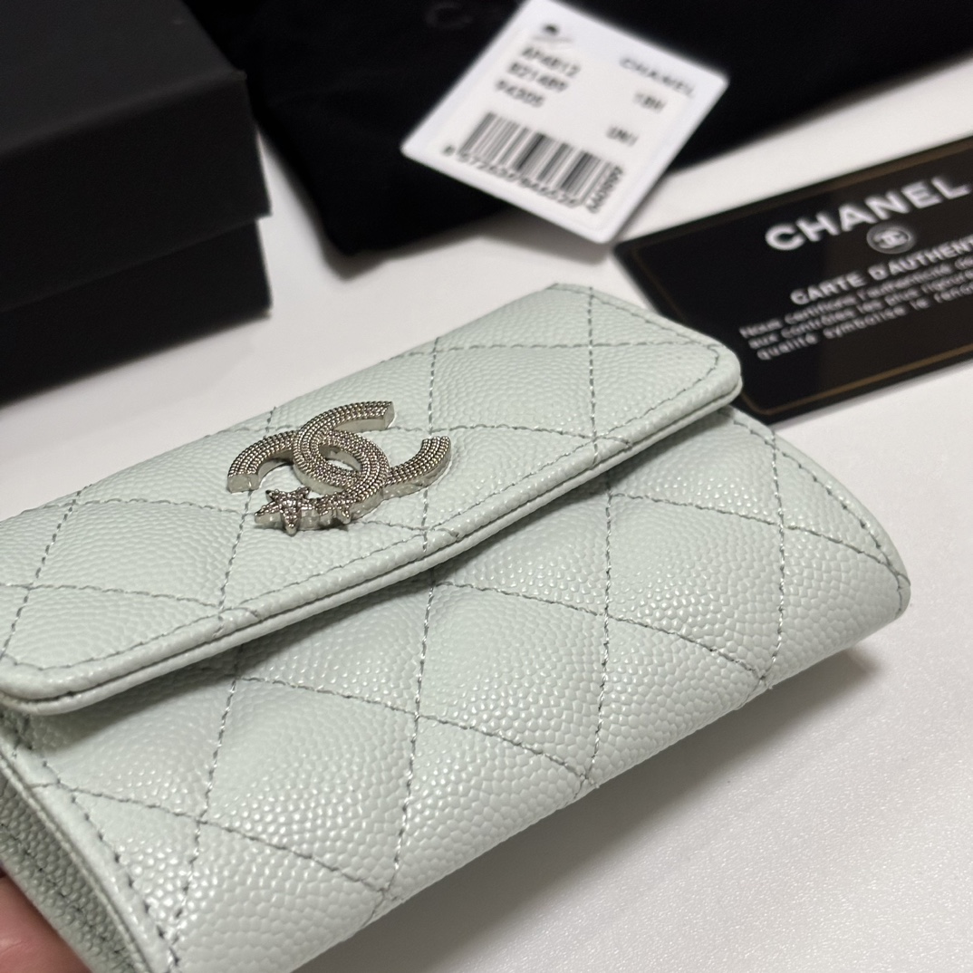 Chanel 新品升级版盖头卡包 搭配新款luogo
