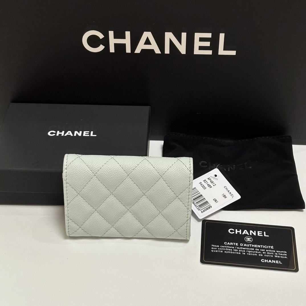 Chanel 新品升级版盖头卡包 搭配新款luogo