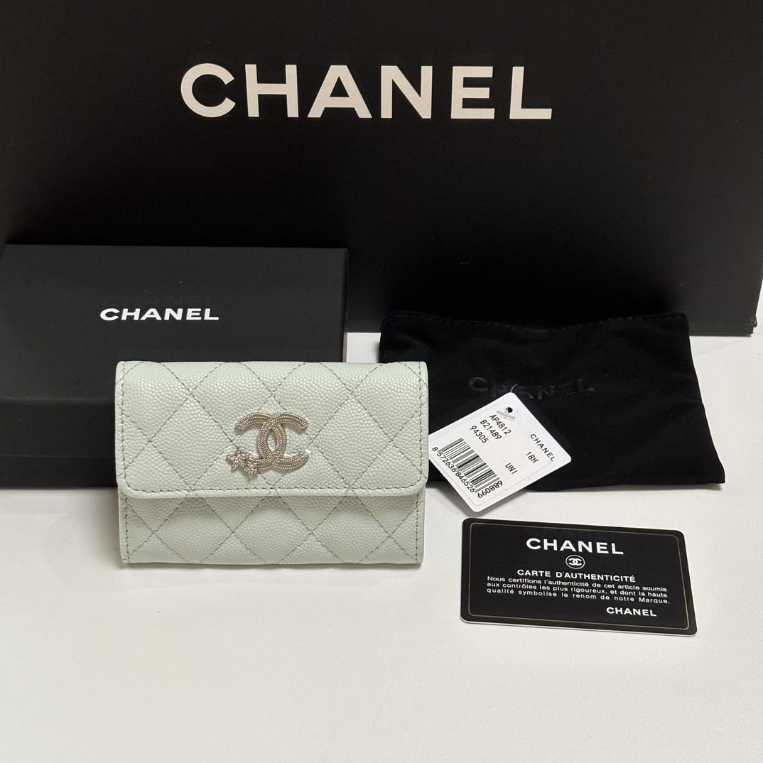 Chanel 新品升级版盖头卡包 搭配新款luogo