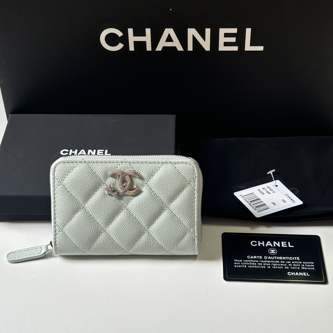 NO:673676,New product CH@NEL small zipper card holder with new luogo. Zipper compartment inside. Original quality. Beautiful details. Style number AP. Size 11*7.5*2cm, chanel wallet, chanel, wallets19860909新品 CH@NEL 小拉链卡包搭配新款luogo 内里带拉链隔层 原单品质 细节美到淋漓尽致 款号AP 尺寸11*7.5*2cm,chanel钱包,chanel,wallets,欧美剧