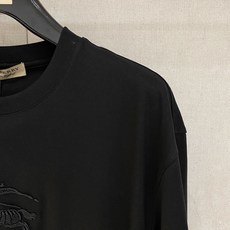 微阔版Burberry巴宝莉2026年春夏新款男士圆领短袖T恤,高端成衣欧货系列,极具设计感的一款单品, 微阔版Burberry巴宝莉2026年春夏新款男士圆领短袖T恤,高端成衣欧货系列,极具设计感的一款单品,
