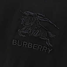 微阔版Burberry巴宝莉2026年春夏新款男士圆领短袖T恤,高端成衣欧货系列,极具设计感的一款单品, 微阔版Burberry巴宝莉2026年春夏新款男士圆领短袖T恤,高端成衣欧货系列,极具设计感的一款单品,