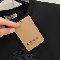 微阔版Burberry巴宝莉2026年春夏新款男士圆领短袖T恤,高端成衣欧货系列,极具设计感的一款单品, 微阔版Burberry巴宝莉2026年春夏新款男士圆领短袖T恤,高端成衣欧货系列,极具设计感的一款单品,