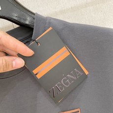 Zegna杰尼亚、新季新款春夏新款印花logo短袖T恤!选用棉中贵族PIMA棉的高端80支纱线,慕斯棉面 Zegna杰尼亚、新季新款春夏新款印花logo短袖T恤!选用棉中贵族PIMA棉的高端80支纱线,慕斯棉面
