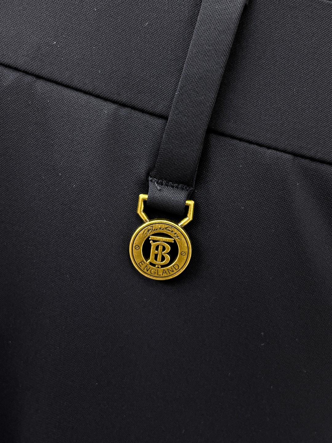 Burberry巴宝莉26ss春夏轻奢时尚定制休闲西裤，简洁干练的风格，精致卓越的品质男装，每款的设计点