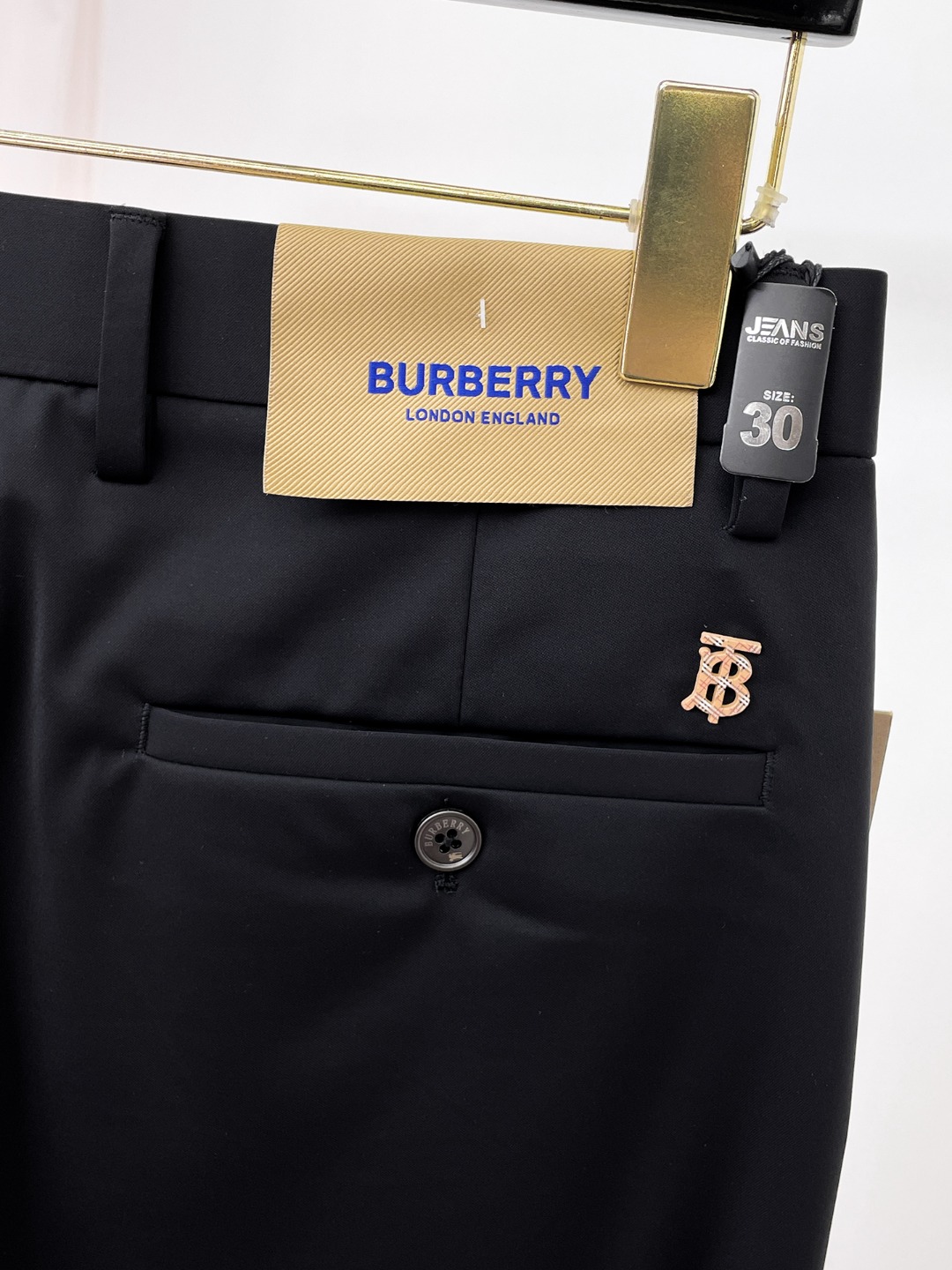 Burberry巴宝莉26ss春夏轻奢时尚定制休闲西裤，简洁干练的风格，精致卓越的品质男装，每款的设计点