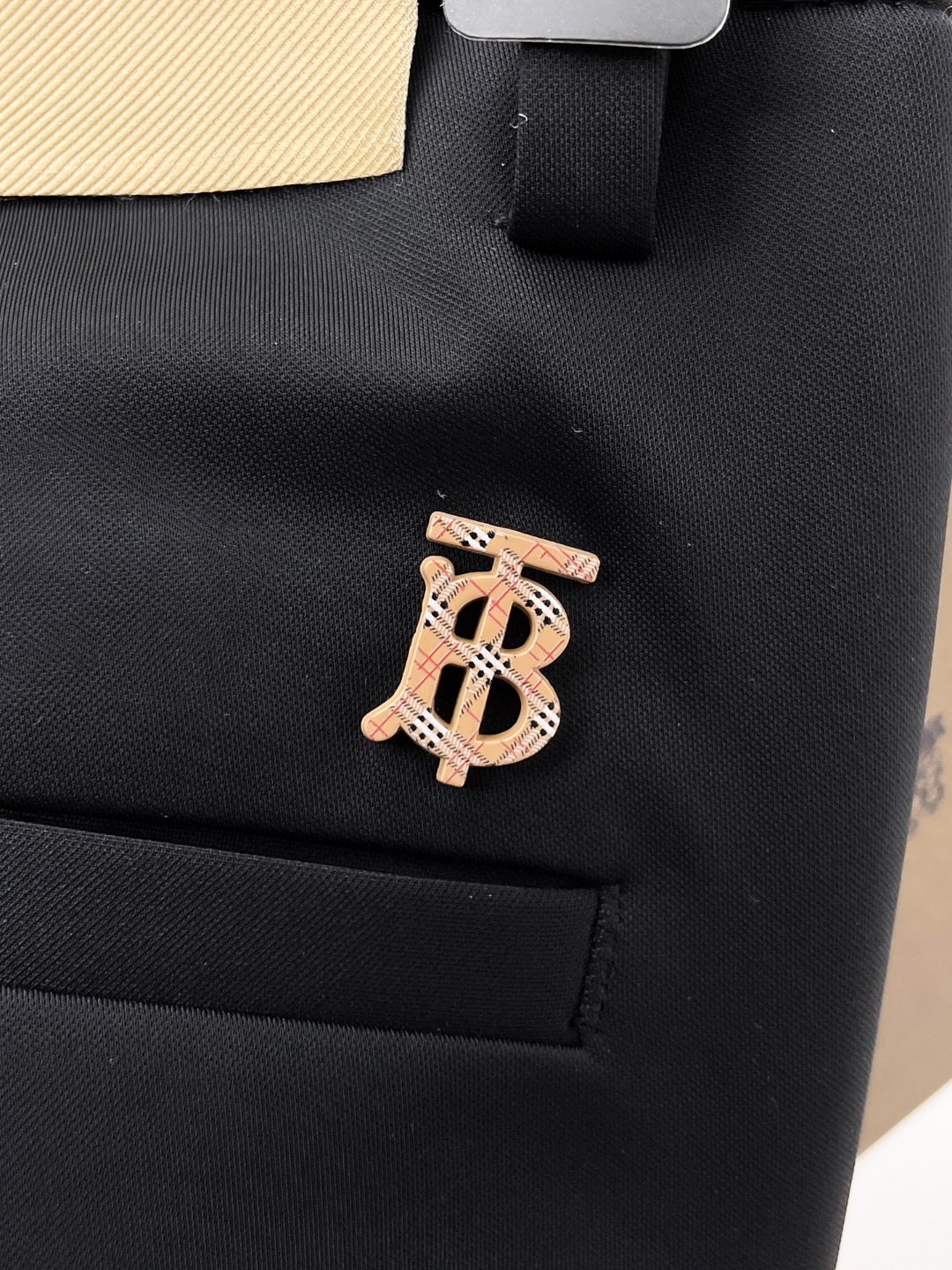 Burberry巴宝莉26ss春夏轻奢时尚定制休闲西裤，简洁干练的风格，精致卓越的品质男装，每款的设计点