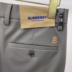Burberry巴宝莉26ss春夏轻奢时尚定制休闲西裤,简洁干练的风格,精致卓越的品质男装,每款的设计点 Burberry巴宝莉26ss春夏轻奢时尚定制休闲西裤,简洁干练的风格,精致卓越的品质男装,每款的设计点