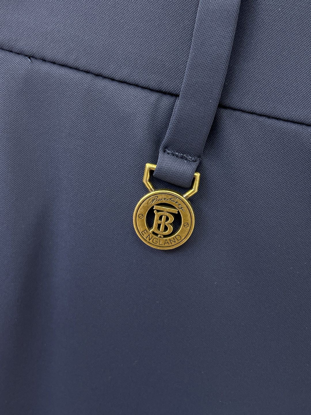 Burberry巴宝莉26ss春夏轻奢时尚定制休闲西裤，简洁干练的风格，精致卓越的品质男装，每款的设计点
