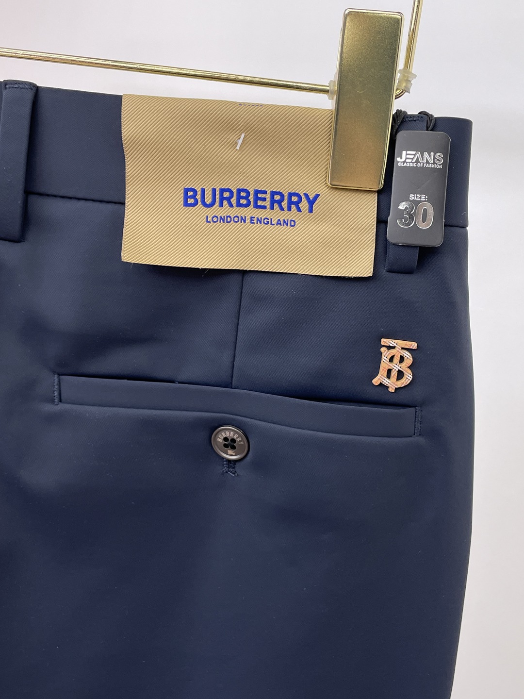 Burberry巴宝莉26ss春夏轻奢时尚定制休闲西裤，简洁干练的风格，精致卓越的品质男装，每款的设计点