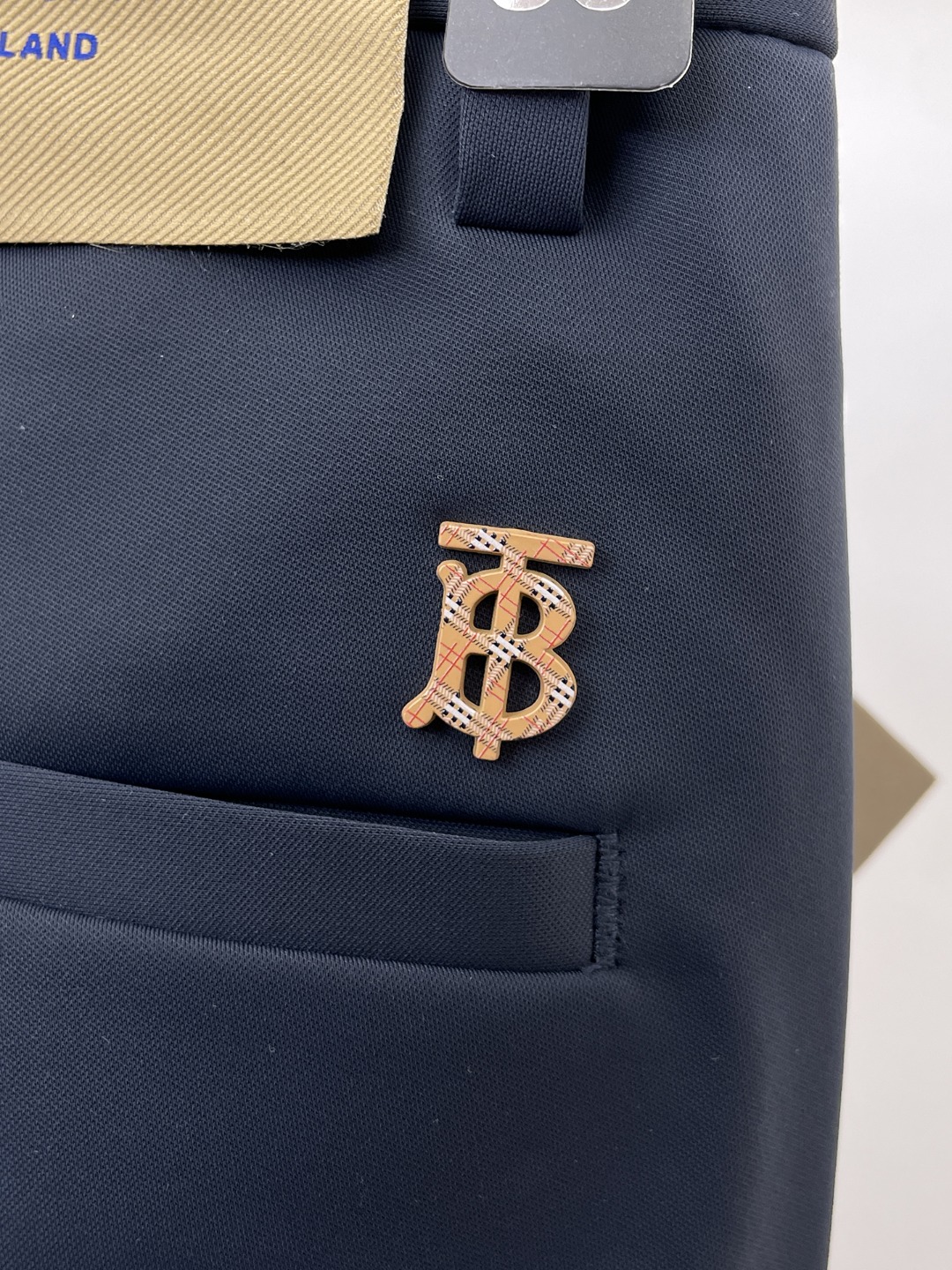 Burberry巴宝莉26ss春夏轻奢时尚定制休闲西裤，简洁干练的风格，精致卓越的品质男装，每款的设计点