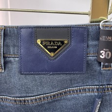 Prada普拉达春夏新品牛仔 客供高级进口的丹宁原色面料,重磅环保植物酵素水洗工艺,提供了绝佳的舒适体验 Prada普拉达春夏新品牛仔 客供高级进口的丹宁原色面料,重磅环保植物酵素水洗工艺,提供了绝佳的舒适体验