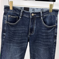 Dolce&Gabbana杜嘉班纳春夏新品牛仔 客供高级进口的丹宁原色面料,重磅环保植物酵素水洗工艺,提 Dolce&Gabbana杜嘉班纳春夏新品牛仔 客供高级进口的丹宁原色面料,重磅环保植物酵素水洗工艺,提