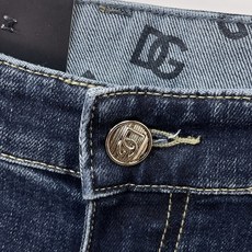 Dolce&Gabbana杜嘉班纳春夏新品牛仔 客供高级进口的丹宁原色面料,重磅环保植物酵素水洗工艺,提 Dolce&Gabbana杜嘉班纳春夏新品牛仔 客供高级进口的丹宁原色面料,重磅环保植物酵素水洗工艺,提