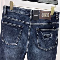 Dolce&Gabbana杜嘉班纳春夏新品牛仔 客供高级进口的丹宁原色面料,重磅环保植物酵素水洗工艺,提 Dolce&Gabbana杜嘉班纳春夏新品牛仔 客供高级进口的丹宁原色面料,重磅环保植物酵素水洗工艺,提