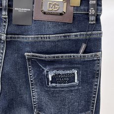 Dolce&Gabbana杜嘉班纳春夏新品牛仔 客供高级进口的丹宁原色面料,重磅环保植物酵素水洗工艺,提 Dolce&Gabbana杜嘉班纳春夏新品牛仔 客供高级进口的丹宁原色面料,重磅环保植物酵素水洗工艺,提