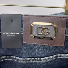Dolce&Gabbana杜嘉班纳春夏新品牛仔 客供高级进口的丹宁原色面料,重磅环保植物酵素水洗工艺,提 Dolce&Gabbana杜嘉班纳春夏新品牛仔 客供高级进口的丹宁原色面料,重磅环保植物酵素水洗工艺,提