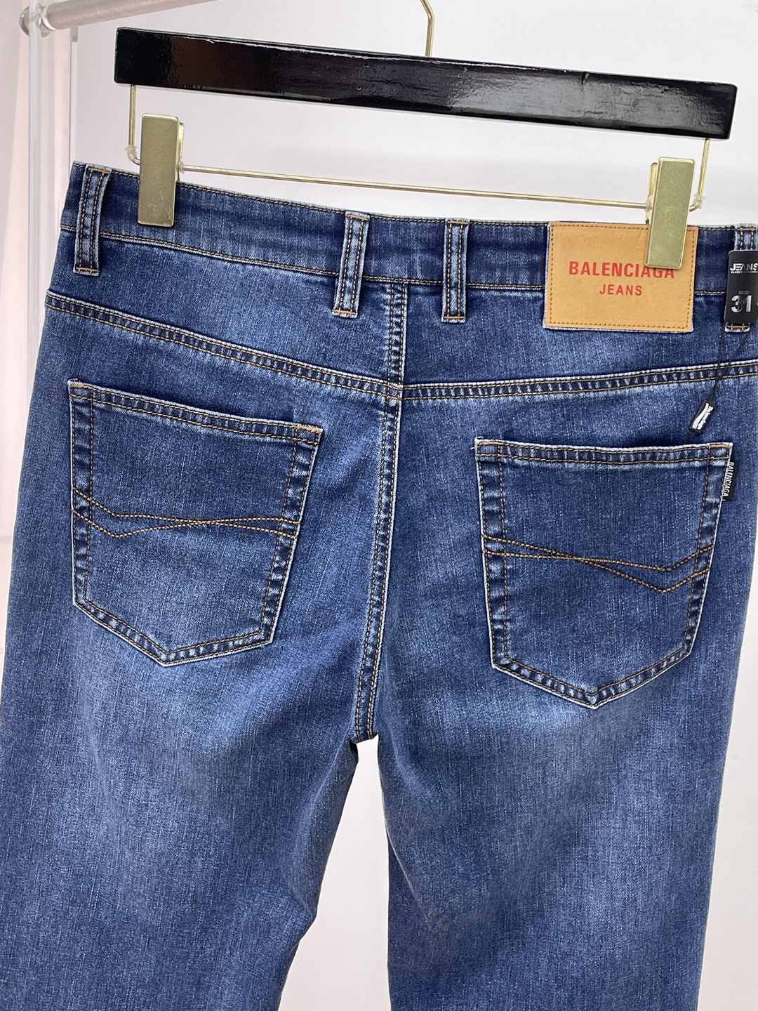 Balenciaga巴黎世家春夏新品牛仔 客供高级进口的丹宁原色面料，重磅环保植物酵素水洗工艺，提供了绝