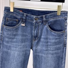 Hermes爱马仕春夏新品牛仔 客供高级进口的丹宁原色面料,重磅环保植物酵素水洗工艺,提供了绝佳的舒适体 Hermes爱马仕春夏新品牛仔 客供高级进口的丹宁原色面料,重磅环保植物酵素水洗工艺,提供了绝佳的舒适体