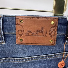 Hermes爱马仕春夏新品牛仔 客供高级进口的丹宁原色面料,重磅环保植物酵素水洗工艺,提供了绝佳的舒适体 Hermes爱马仕春夏新品牛仔 客供高级进口的丹宁原色面料,重磅环保植物酵素水洗工艺,提供了绝佳的舒适体