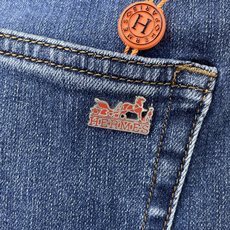 Hermes爱马仕春夏新品牛仔 客供高级进口的丹宁原色面料,重磅环保植物酵素水洗工艺,提供了绝佳的舒适体 Hermes爱马仕春夏新品牛仔 客供高级进口的丹宁原色面料,重磅环保植物酵素水洗工艺,提供了绝佳的舒适体