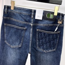 Dior迪奥春夏新品牛仔 客供高级进口的丹宁原色面料,重磅环保植物酵素水洗工艺,提供了绝佳的舒适体验,通 Dior迪奥春夏新品牛仔 客供高级进口的丹宁原色面料,重磅环保植物酵素水洗工艺,提供了绝佳的舒适体验,通