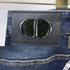 Dior迪奥春夏新品牛仔 客供高级进口的丹宁原色面料,重磅环保植物酵素水洗工艺,提供了绝佳的舒适体验,通 Dior迪奥春夏新品牛仔 客供高级进口的丹宁原色面料,重磅环保植物酵素水洗工艺,提供了绝佳的舒适体验,通